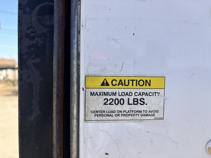 2015-isuzu-npr-image-7