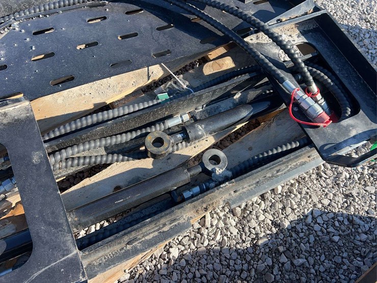 new-60"-hydraulic-adjust-pallet-forks-image-4