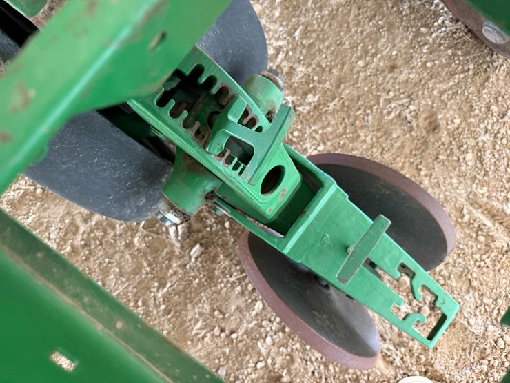 john-deere-7300-image-46