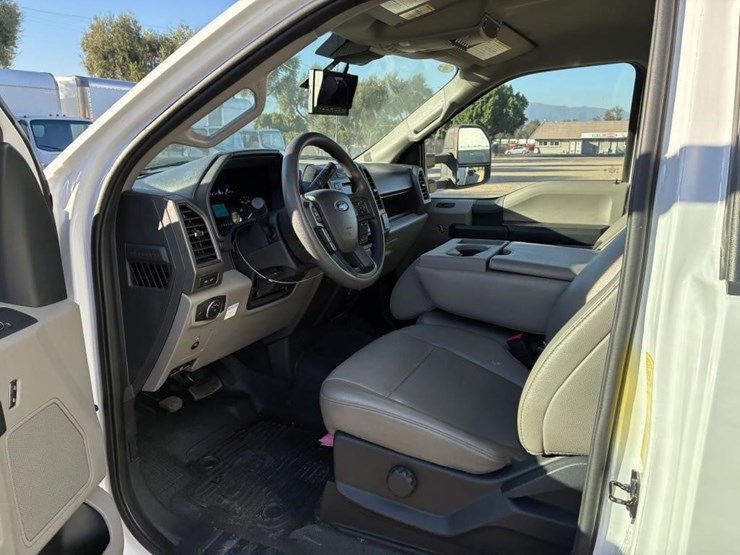 2022-ford-f450-xl-image-12