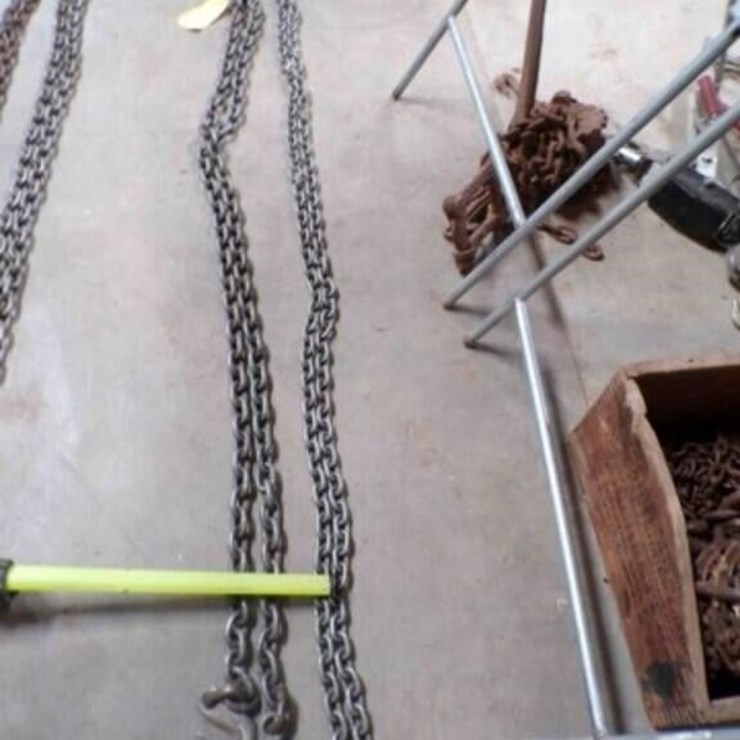 2- chains with hooks