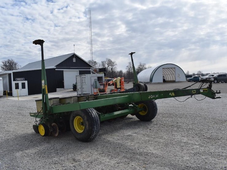 1990-john-deere-7240-image-32