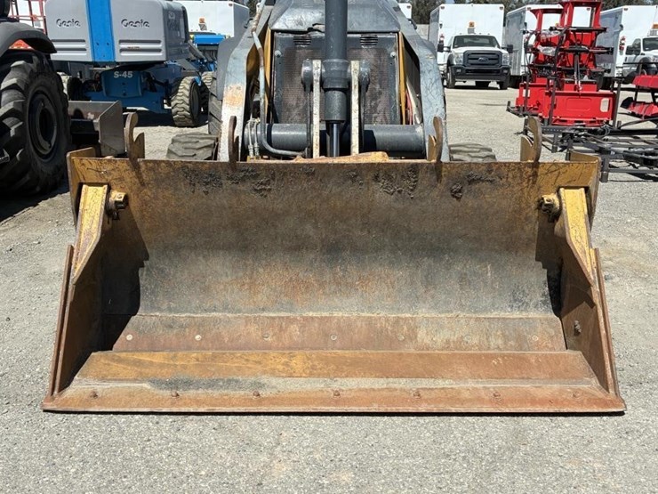 2017-deere-210lep-image-10