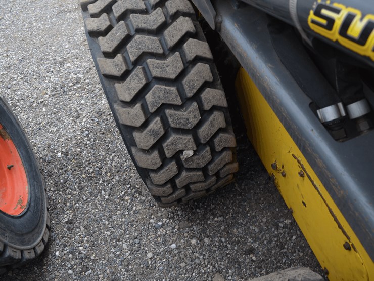 new-holland-l320-image-8