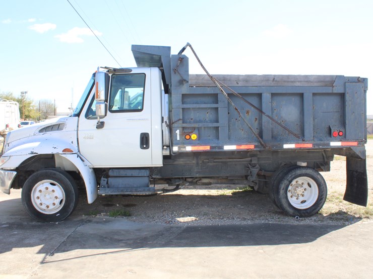 2004-international-durastar-4200-image-1