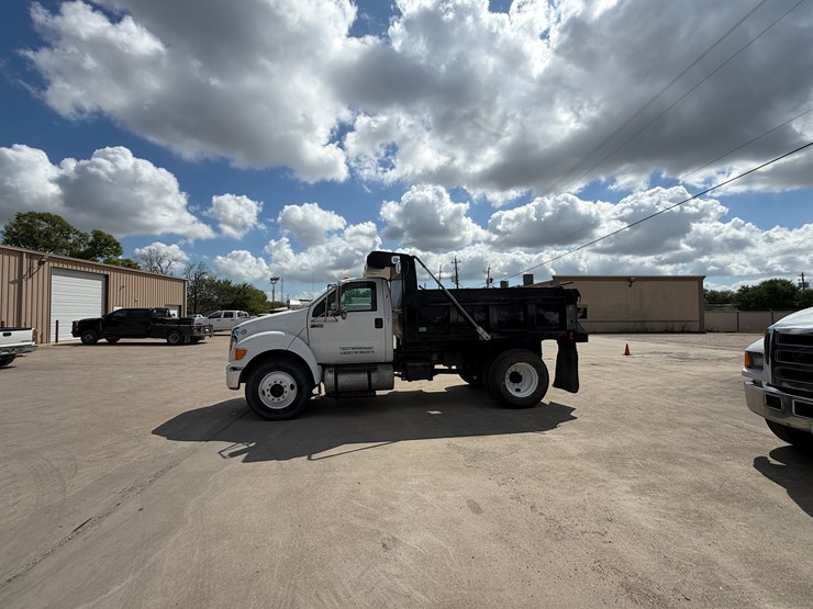 2015-ford-f750-image-2