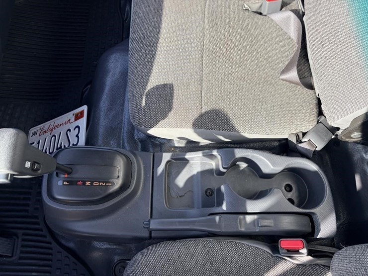 2023-isuzu-nrr-image-19