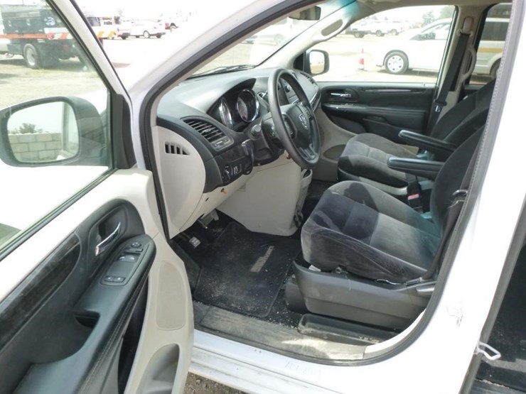 2014-dodge-grand-caravan-image-12