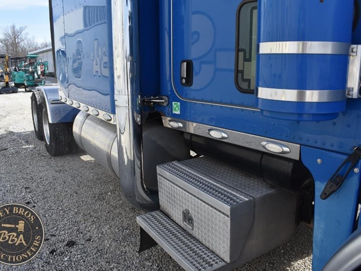 2007-peterbilt-379-image-25