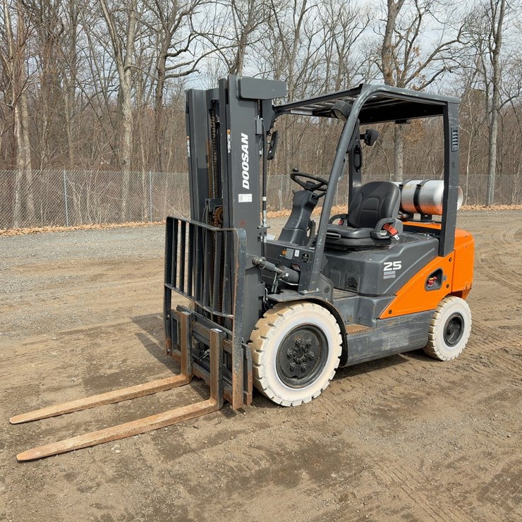 DOOSAN G25P-7 FORKLIFT