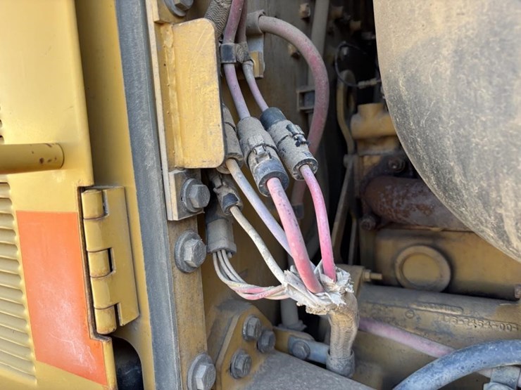 2006-caterpillar-143h-image-79