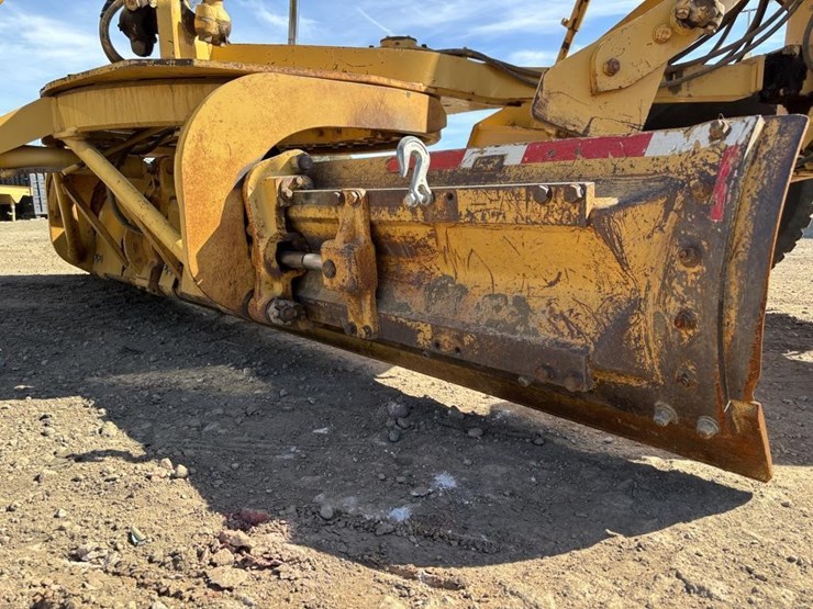 2006-caterpillar-143h-image-22