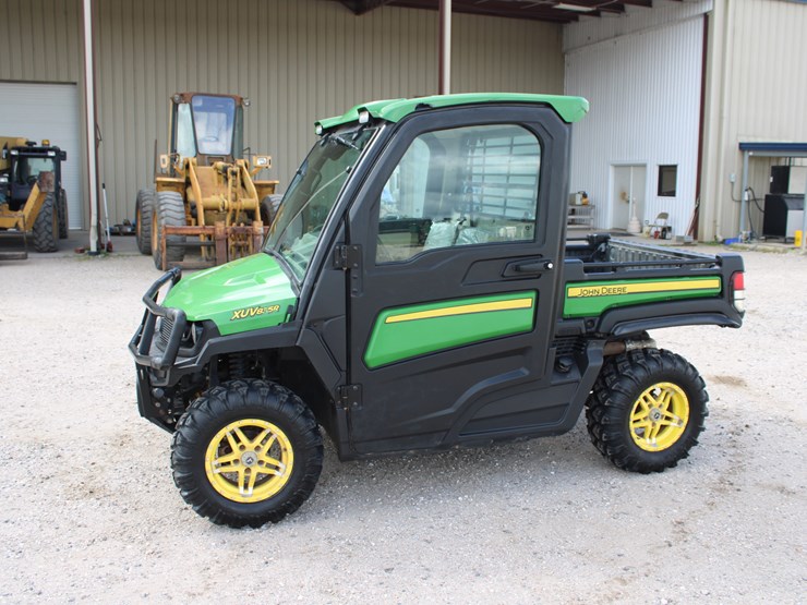 2018-john-deere-gator-image-2