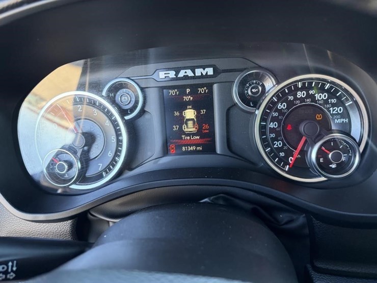 2022-ram-1500-big-horn-image-16