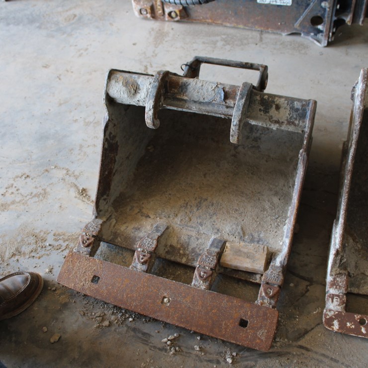 #4016 • 24 in Bucket