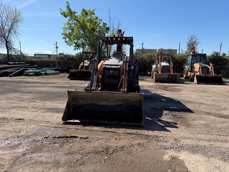 2017-case-580sn-image-5