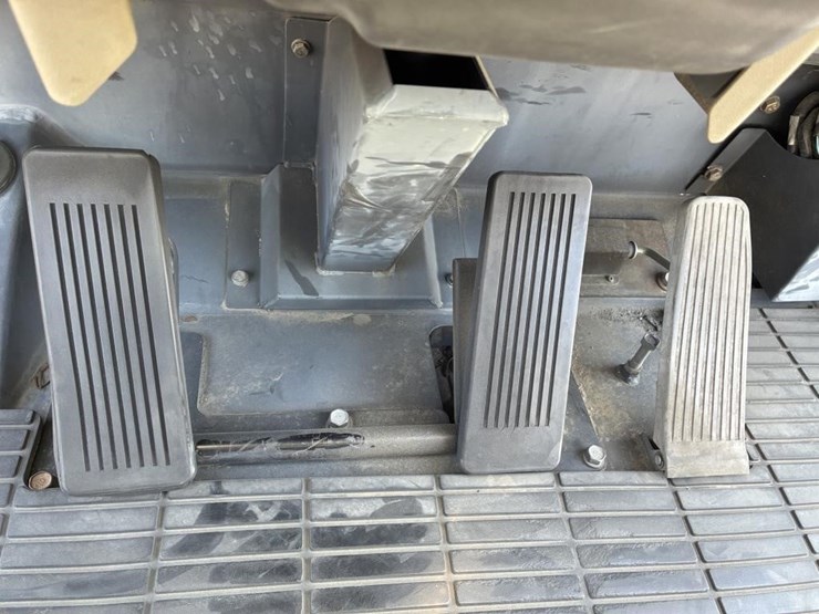 caterpillar-p26500-image-22