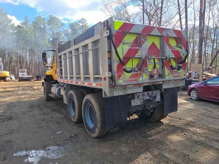 2011-international-7600-image-4