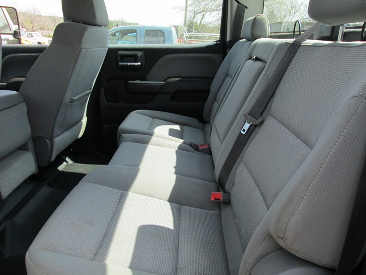 2017-chevrolet-3500hd-image-30