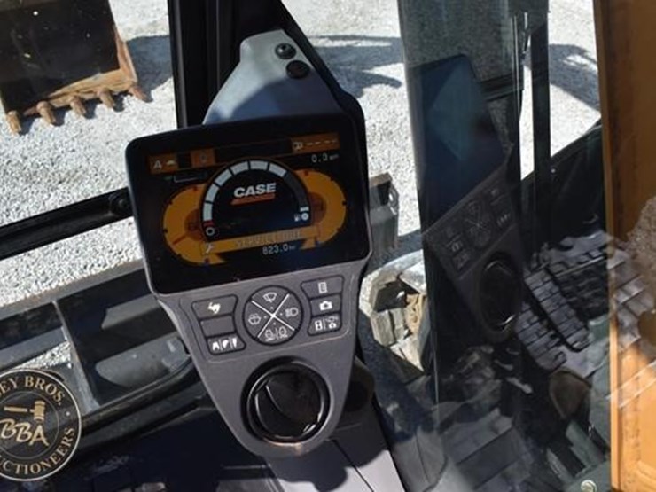 2022-case-cx75csr-image-85