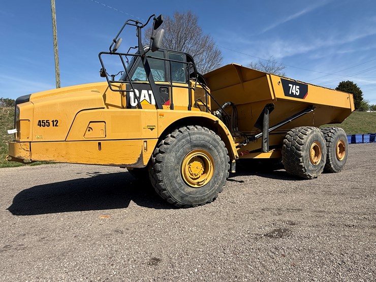 caterpillar-745-image-1