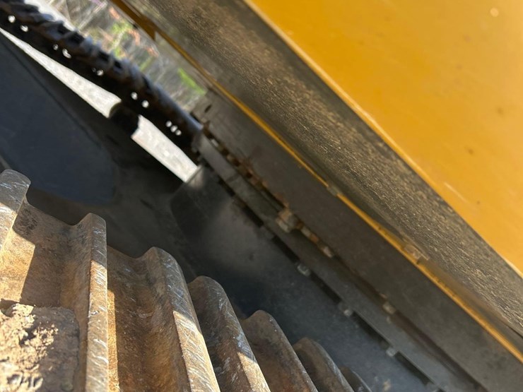 2015-deere-210g-lc-image-25