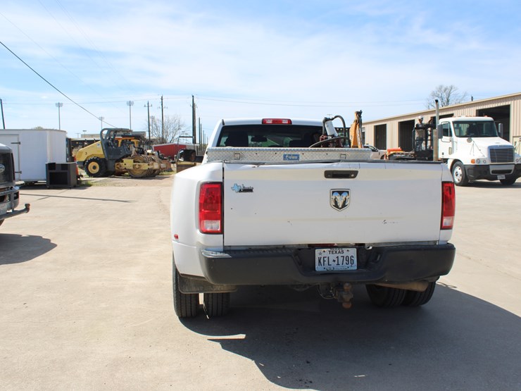 2018-dodge-ram-3500-image-4