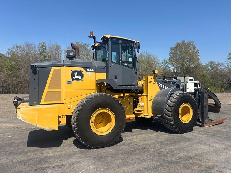 2022-john-deere-644-image-4