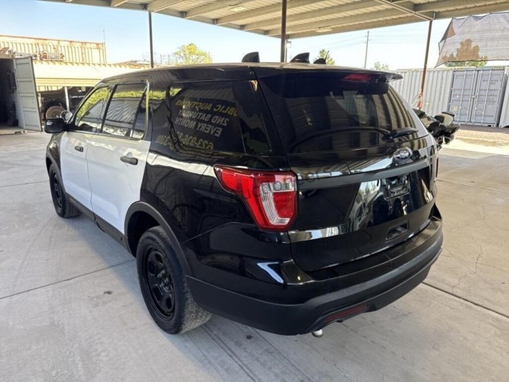 2016-ford-explorer-image-6