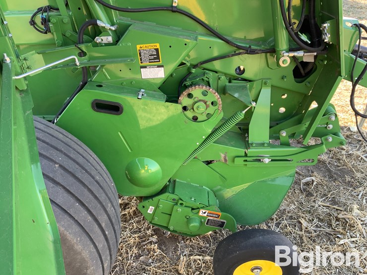 2021-john-deere-560m-image-12