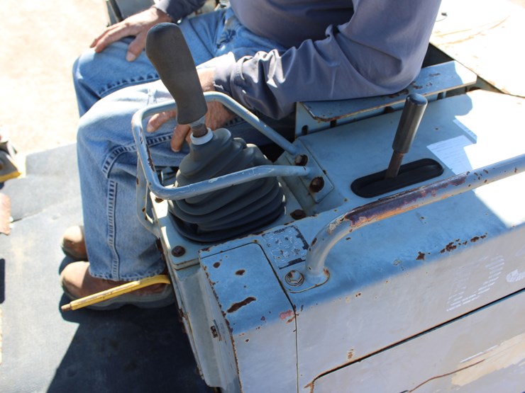 2001-komatsu-d38e-image-17