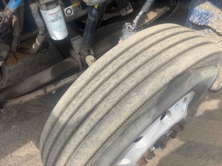 2004-peterbilt-385-image-10