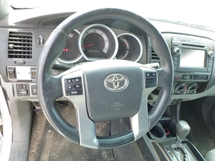 2013-toyota-tacoma-image-13