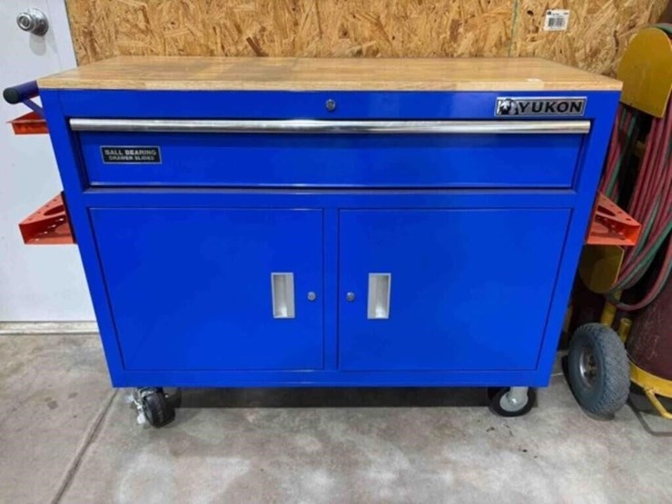 yukon-46"-rolling-tool-cart-image-1
