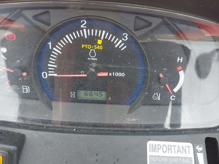 kubota-3301dt-with-la525-loader-image-19