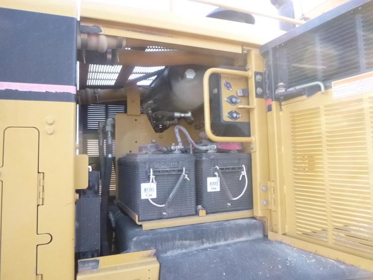 2006-caterpillar-143h-image-37