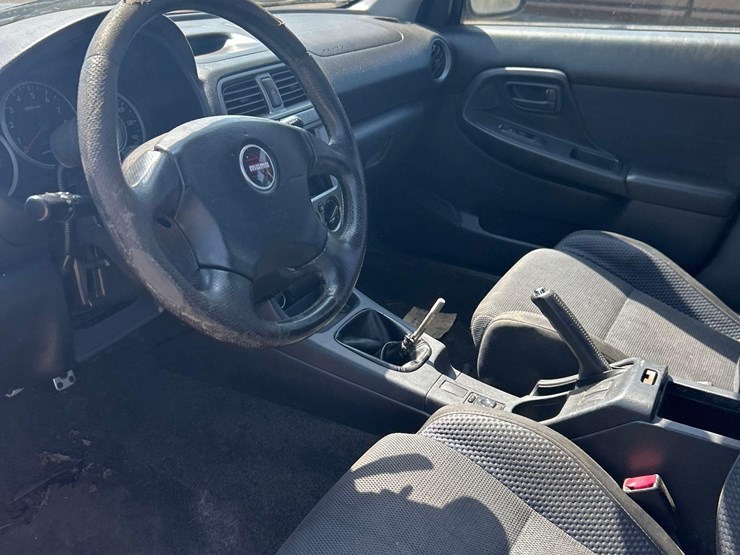 2004-subaru-impreza-awd-sedan-image-16