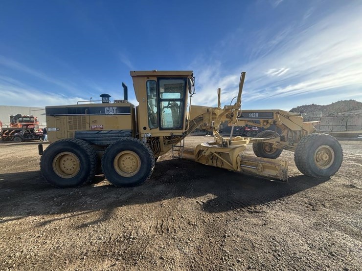 2006-caterpillar-143h-motor-grader-image-7