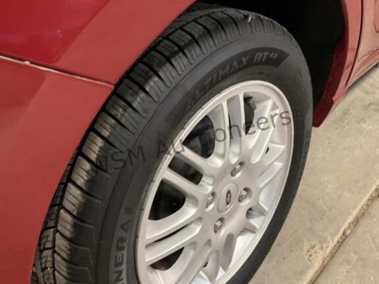 2011-ford-focus-se-sdn-image-8