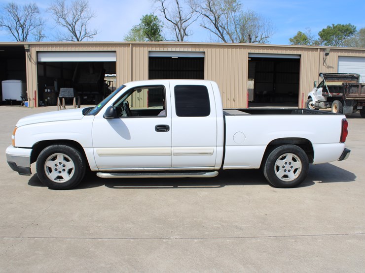 #2102-•-2007-chevy-extended-cab-image-1