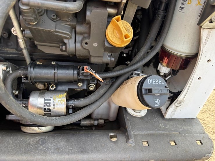 2021-bobcat-t450-image-36