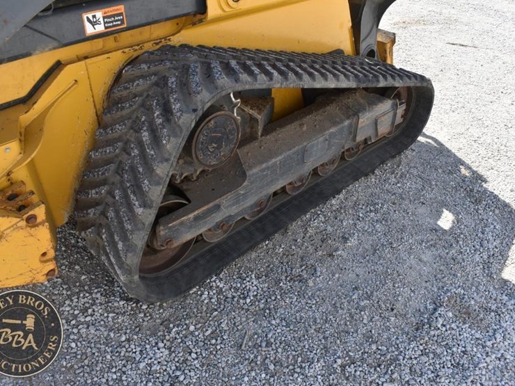 2019-deere-333g-image-46