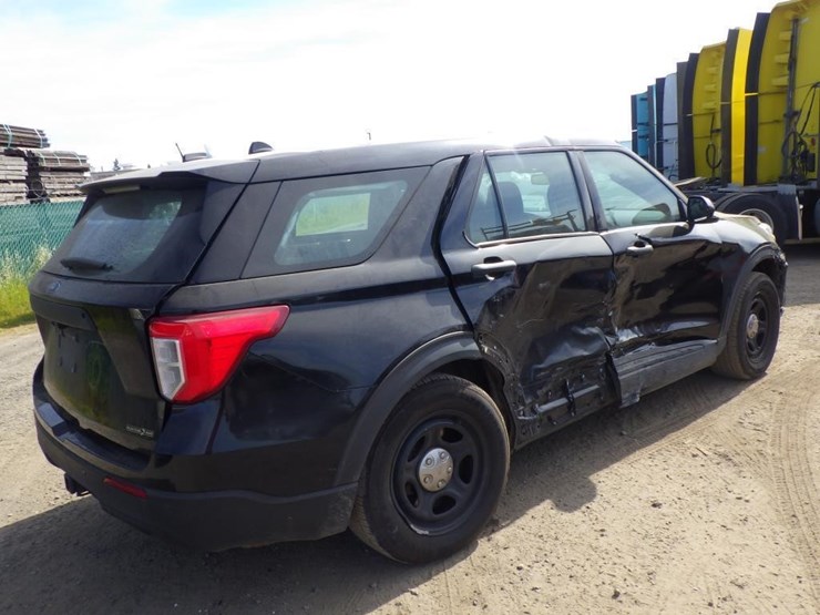 2020-ford-explorer-image-3