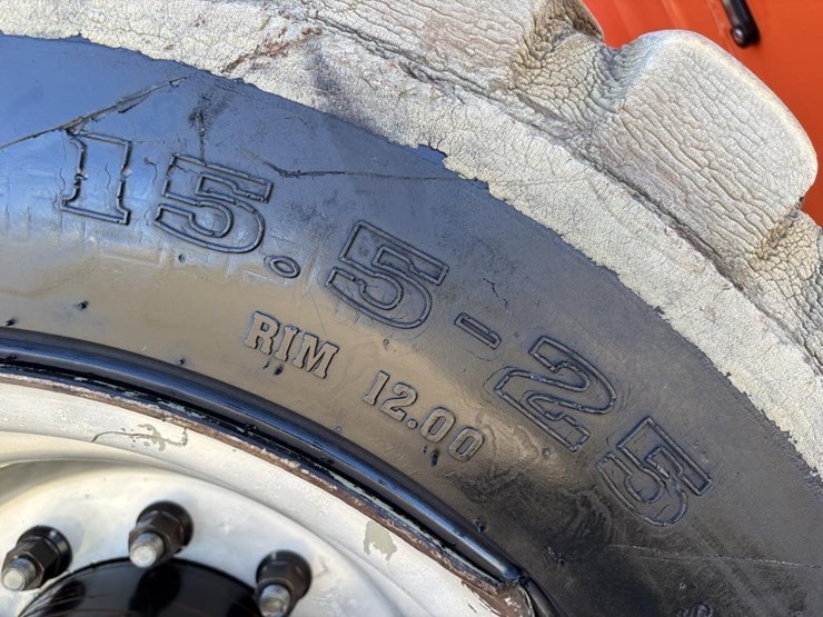 2016-jlg-8042-image-20