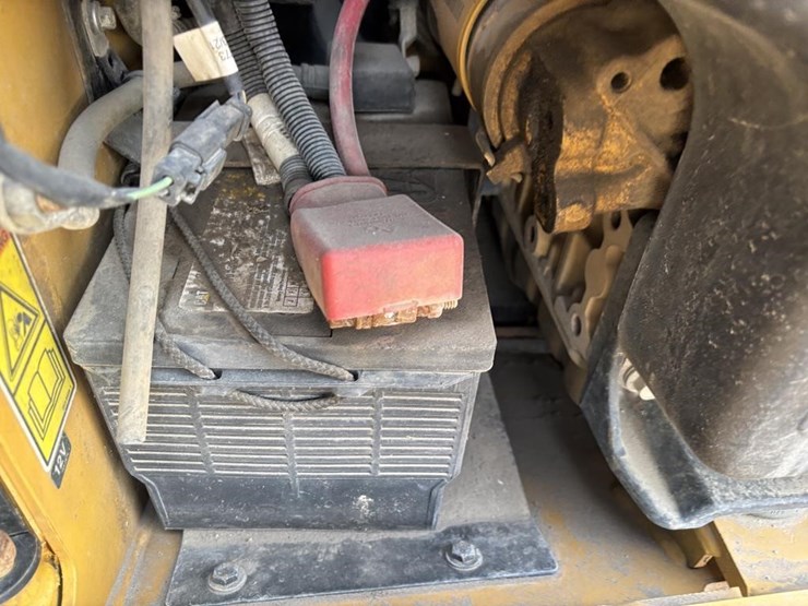 2021-caterpillar-259d3-image-33