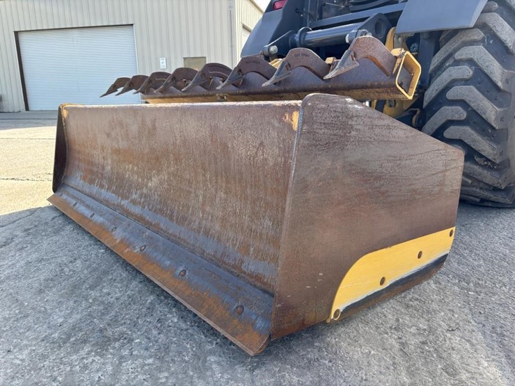 2018-deere-210lep-image-16