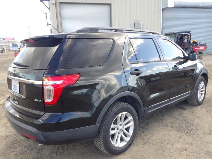 2015-ford-explorer-image-3