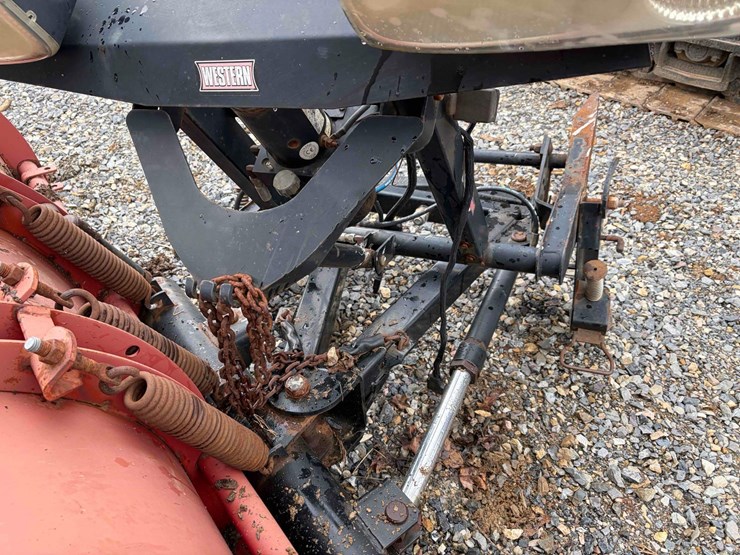 8'-boss-snow-plow-image-3