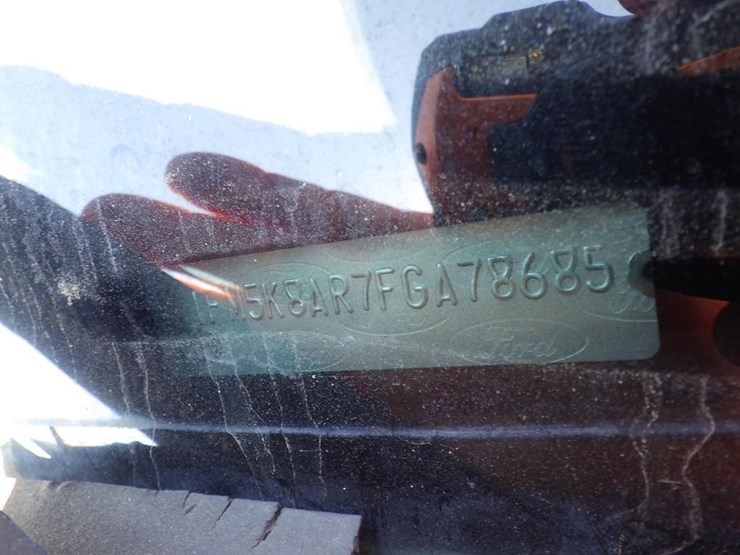 2015-ford-explorer-image-15