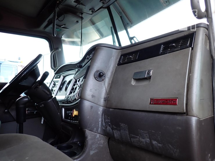 2006-kenworth-w900l-image-10